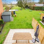 Dom wakacyjny With Garden, Lessive *
